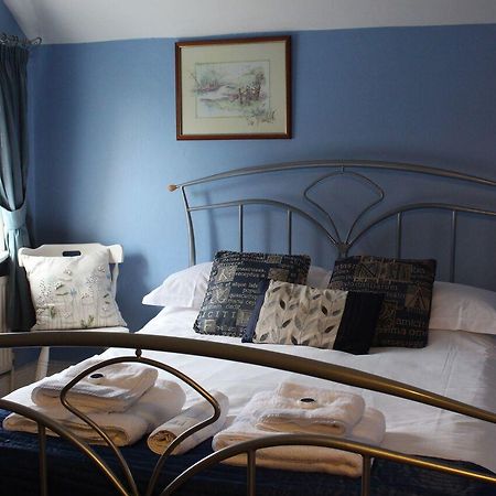 The Three Horseshoes Hotel Alton  Esterno foto